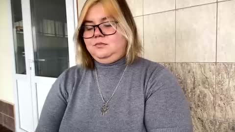 Snapshot of kiracobb chatting on 12.27.24 Just Kira online show from 12.27.24