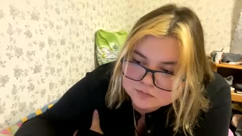 Snapshot of kiracobb chatting on 12.28.24 Just Kira online show from 12.28.24