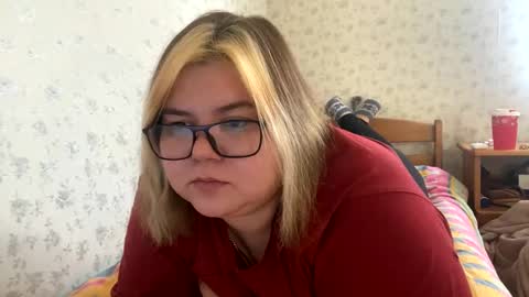 Snapshot of kiracobb chatting on 01.02.25 Just Kira online show from 01.02.25