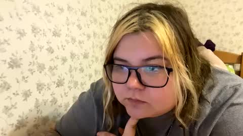 Snapshot of kiracobb chatting on 01.04.25 Just Kira online show from 01.04.25