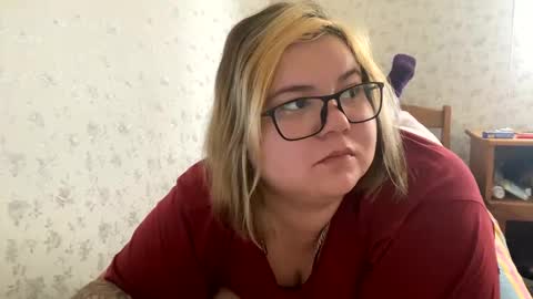 Snapshot of kiracobb chatting on 01.05.25 Just Kira online show from 01.05.25