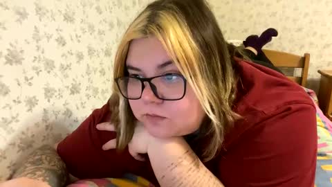 Snapshot of kiracobb chatting on 01.06.25 Just Kira online show from 01.06.25