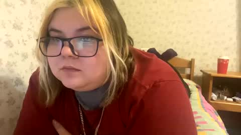 Snapshot of kiracobb chatting on 01.06.25 Just Kira online show from 01.06.25