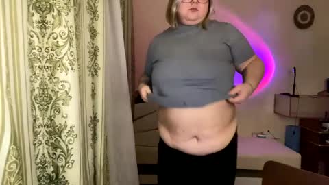 Snapshot of kiracobb chatting on 01.24.25 Just Kira online show from 01.24.25