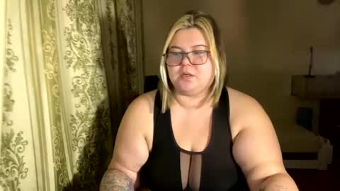 Snapshot of kiracobb chatting on 03.02.25 Just Kira online show from 03.02.25