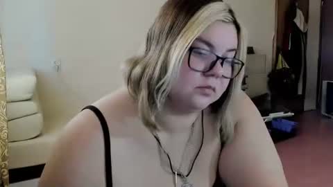 Snapshot of kiracobb chatting on 03.06.25 Just Kira online show from 03.06.25