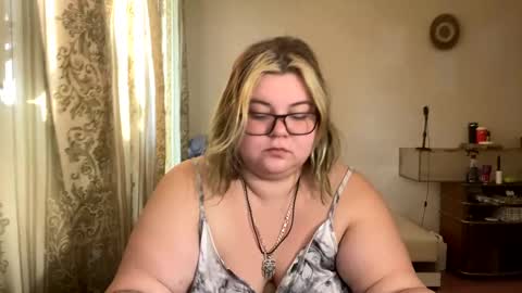 Snapshot of kiracobb chatting on 03.09.25 Just Kira online show from 03.09.25