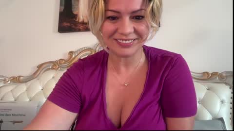 KiraDivine online show from 10.21.25