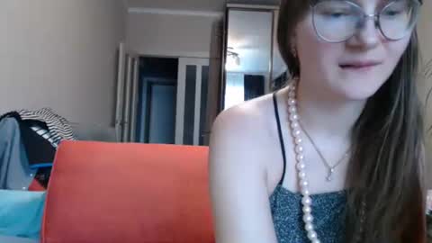 Snapshot of kiragoldens chatting on 02.14.25 KiraGoldens online show from 02.14.25