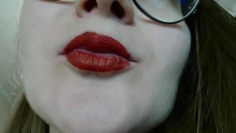 Snapshot of kiragoldens chatting on 10.19.25 KiraGoldens online show from 10.19.25