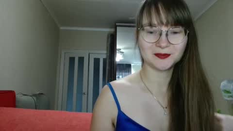 Snapshot of kiragoldens chatting on 10.21.25 KiraGoldens online show from 10.21.25
