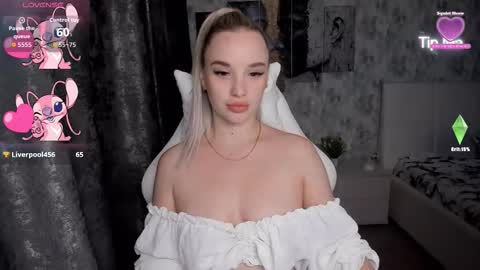 Snapshot of kirakrox chatting on 09.13.25 kirakrox online show from 09.13.25