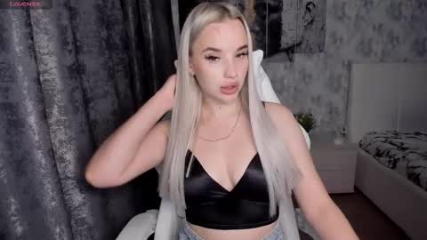 Snapshot of kirakrox chatting on 09.14.25 kirakrox online show from 09.14.25