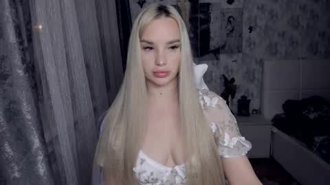 Snapshot of kirakrox chatting on 12.15.25 kirakrox online show from 12.15.25