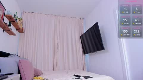 Snapshot of kiralotus chatting on 02.23.25 little vampire online show from 02.23.25