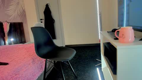 Kira online show from 09.19.25