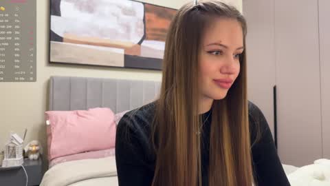 Snapshot of kiramystery chatting on 12.04.24 Kira online show from 12.04.24