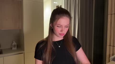 Snapshot of kiramystery chatting on 09.24.25 Kira online show from 09.24.25