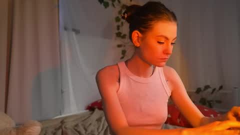 Snapshot of kiraninetails chatting on 10.06.25 ARI online show from 10.06.25