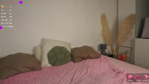 Snapshot of kirazephyr chatting on 11.28.25 Kira online show from 11.28.25