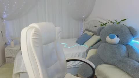    online show from 03.07.25