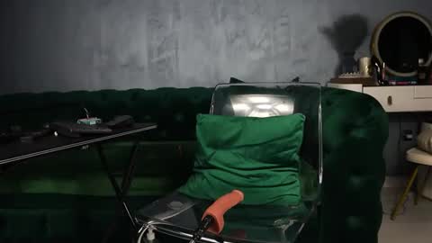 Snapshot of kiss_katy chatting on 11.25.25 kiss_katy online show from 11.25.25