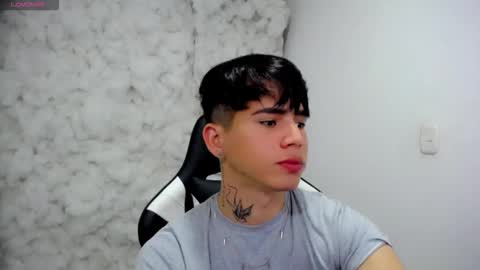 kiss_whitee online show from 11.23.25