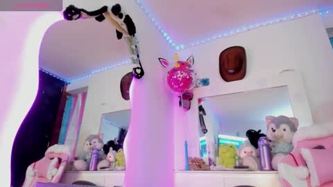 Snapshot of kisses_of_daniela chatting on 12.20.25 kisses_of_daniela online show from 12.20.25