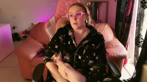 Snapshot of kissica chatting on 02.08.25 kissica online show from 02.08.25