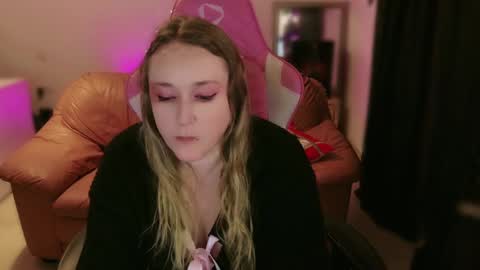 Snapshot of kissica chatting on 02.17.25 kissica online show from 02.17.25