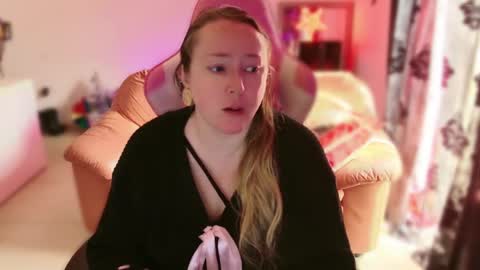 Snapshot of kissica chatting on 03.04.25 kissica online show from 03.04.25