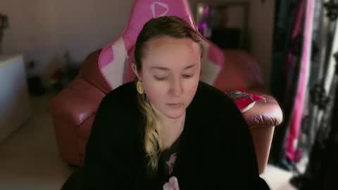 Snapshot of kissica chatting on 03.05.25 kissica online show from 03.05.25