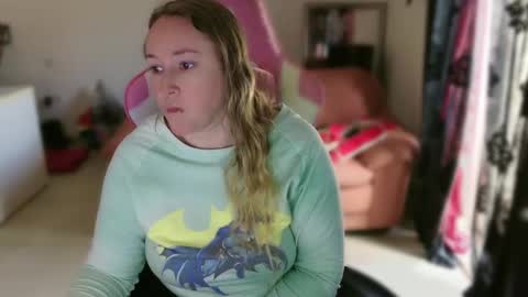 Snapshot of kissica chatting on 03.06.25 kissica online show from 03.06.25