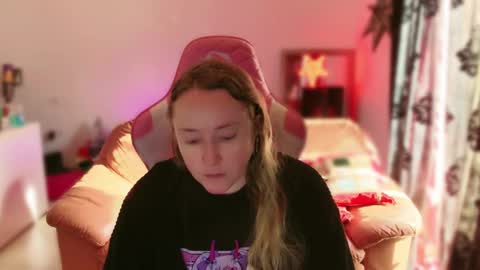 Snapshot of kissica chatting on 03.08.25 kissica online show from 03.08.25