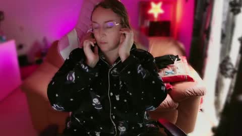 Snapshot of kissica chatting on 03.09.25 kissica online show from 03.09.25