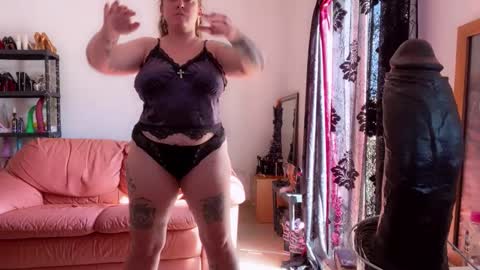 Snapshot of kissica chatting on 10.04.25 kissica online show from 10.04.25