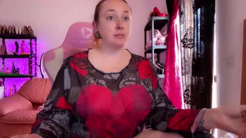 Snapshot of kissica chatting on 10.28.25 kissica online show from 10.28.25