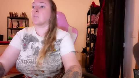 Snapshot of kissica chatting on 10.29.25 kissica online show from 10.29.25