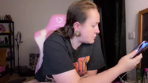 Snapshot of kissica chatting on 11.18.25 kissica online show from 11.18.25