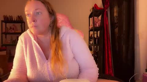 Snapshot of kissica chatting on 11.19.25 kissica online show from 11.19.25