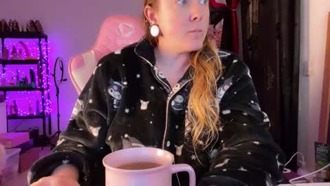 Snapshot of kissica chatting on 11.24.25 kissica online show from 11.24.25