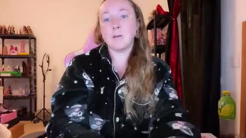 Snapshot of kissica chatting on 12.14.25 kissica online show from 12.14.25