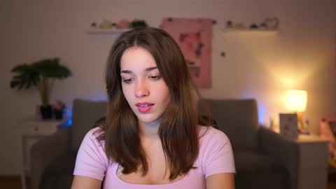 Snapshot of kissiecat chatting on 12.16.25 Sisi online show from 12.16.25