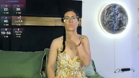 Kissing Company online show from 02.03.25