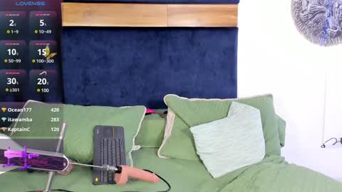 Kissing Company online show from 02.07.25