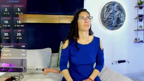 Kissing Company online show from 02.13.25