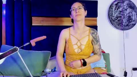 Kissing Company online show from 04.13.26