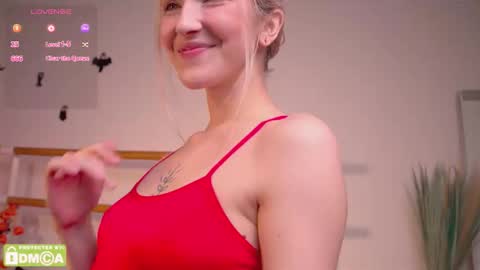 Snapshot of kisskiss_muah chatting on 11.01.25 Kate  online show from 11.01.25