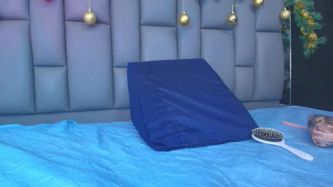 Snapshot of kissme_luna chatting on 12.19.25 BELLA FLAME online show from 12.19.25