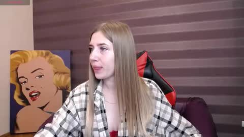 Snapshot of kissme_now chatting on 09.18.25 kissme_now online show from 09.18.25